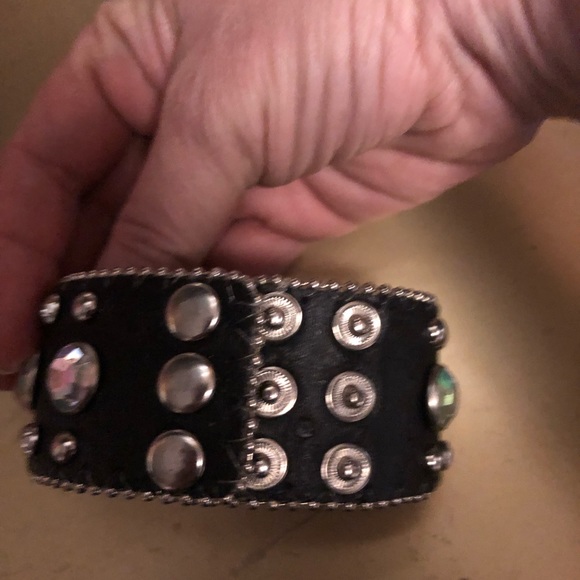 π«πΊπΈFeng Leather Bling Bracelet- 568 $30 or $25 w/offer - Picture 2 of 4